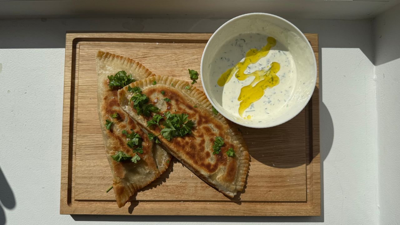 Gözleme mit Rindfleisch, Spinat und Feta