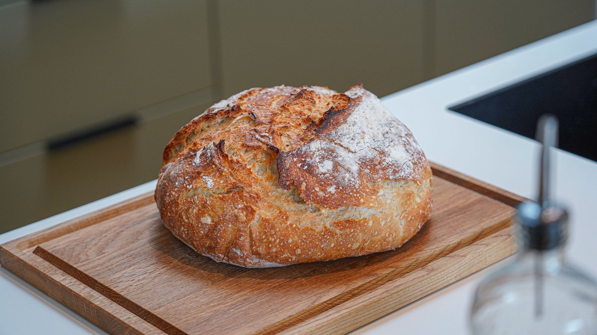 No-Knead-Brot mit kalter Teigführung aus dem emaillierten Gusseisentopf