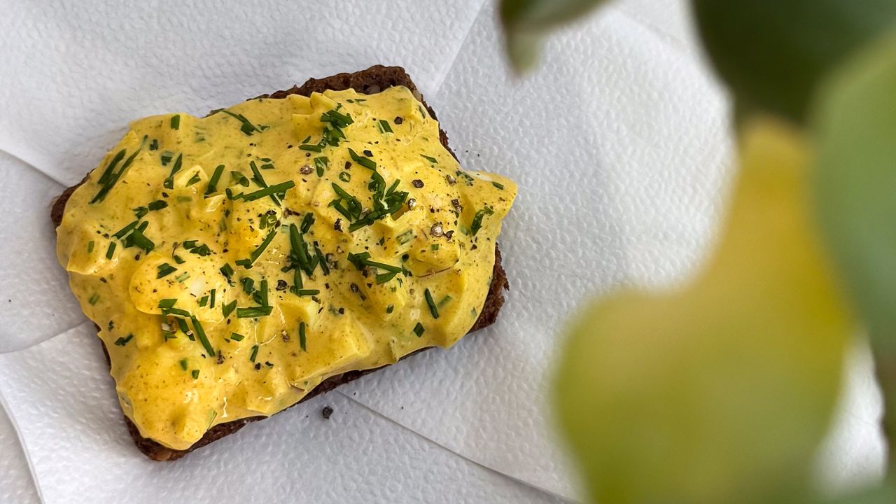 Hausgemachter Currysalat – klassische Beilage voller Geschmack
