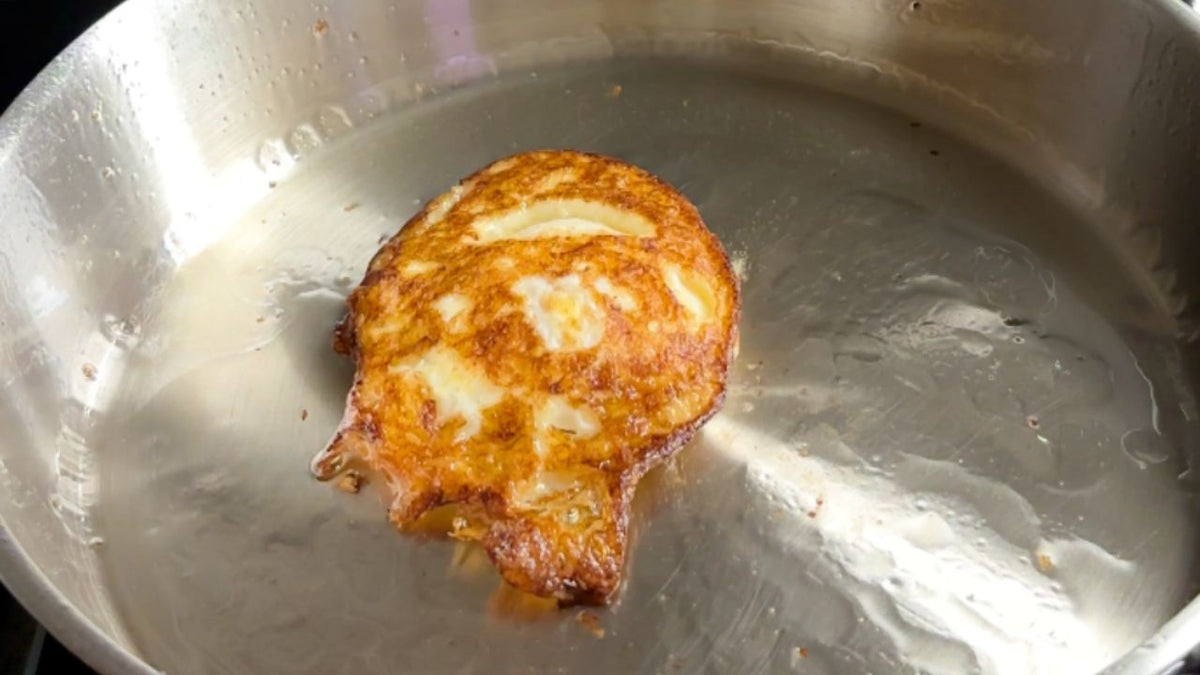 So brätst du ein perfektes Spiegelei in einer Edelstahlpfanne
