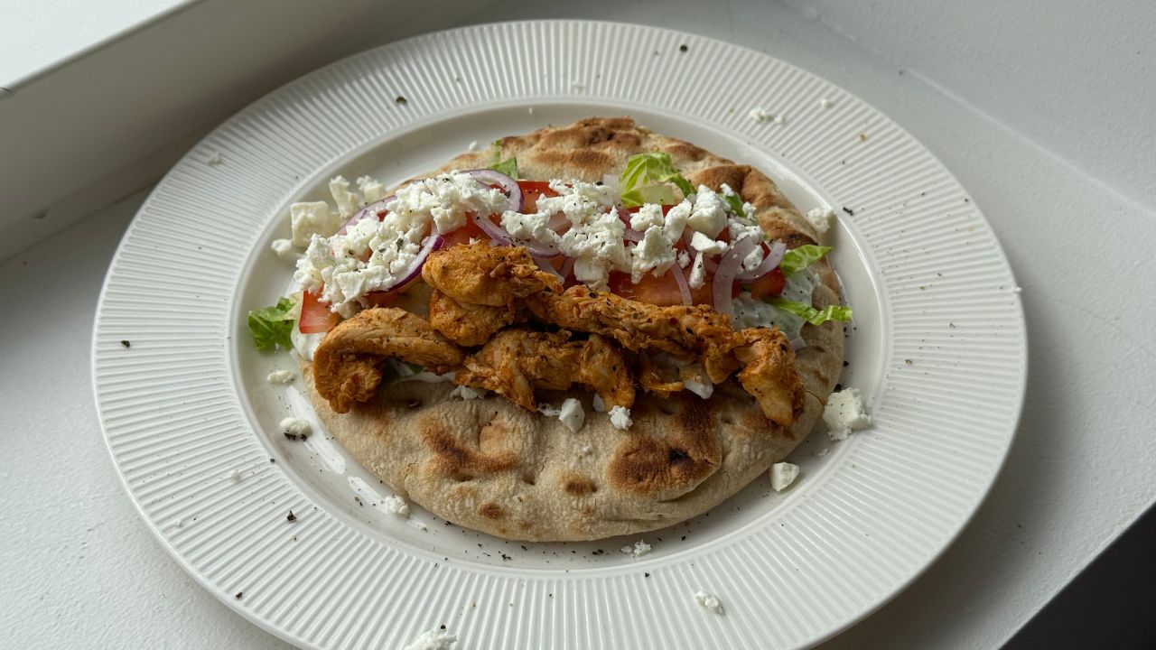 Hähnchen-Gyros mit hausgemachtem Tzatziki – einfaches Rezept mit viel Geschmack