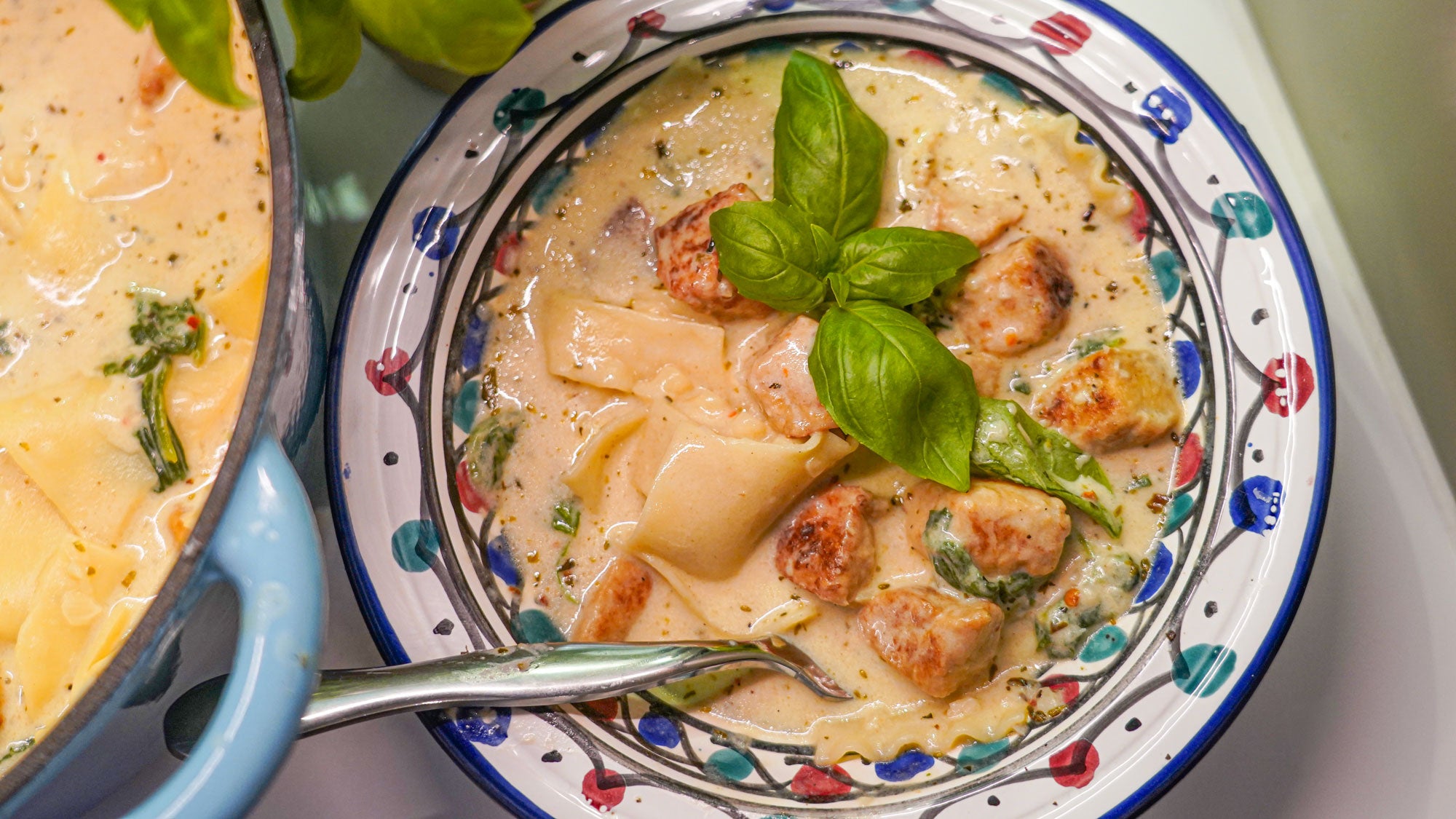 Cremige Alfredo-Lasagnesuppe mit Hähnchen