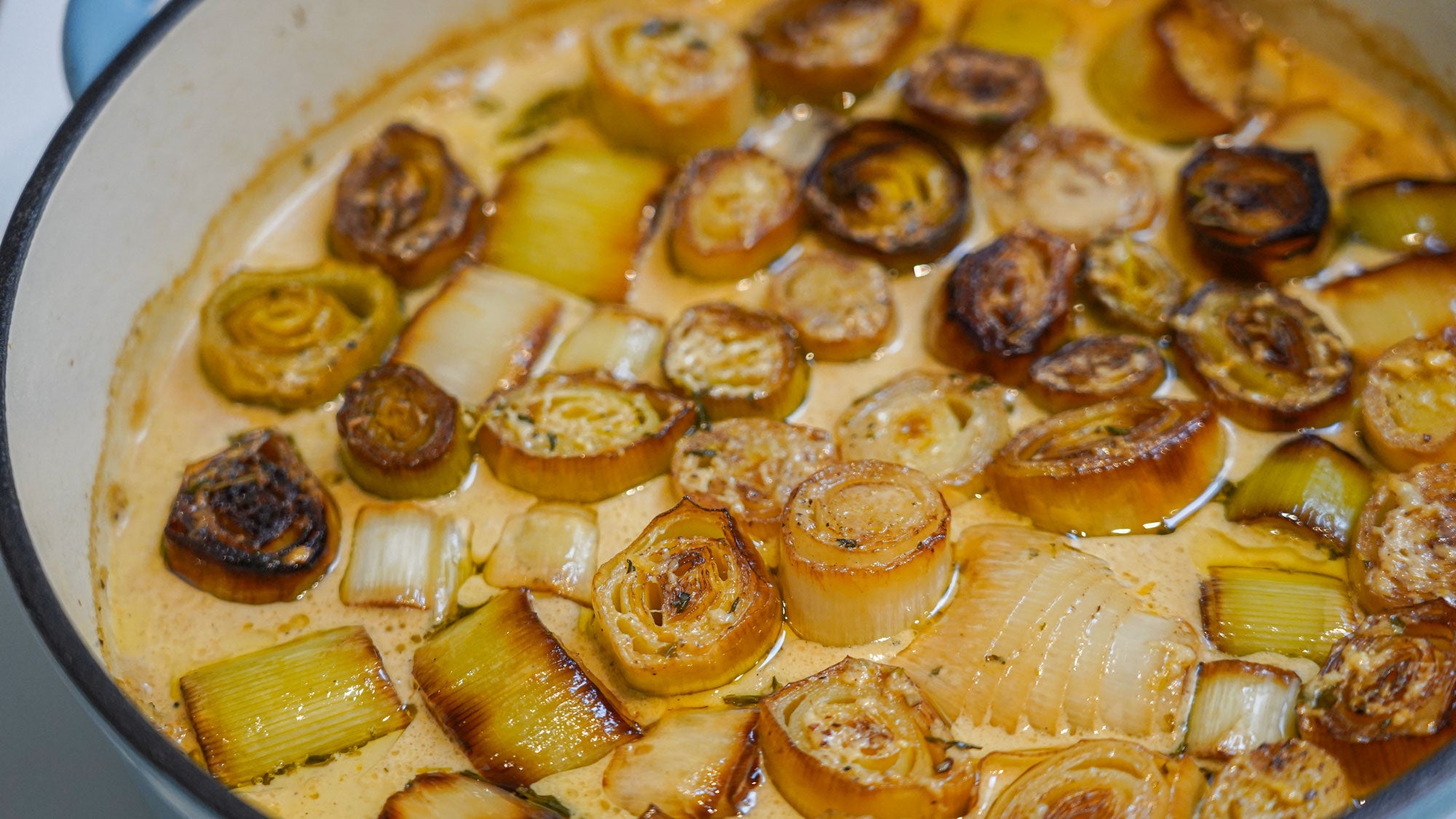 Gebackener Lauch in cremiger Sahnesauce