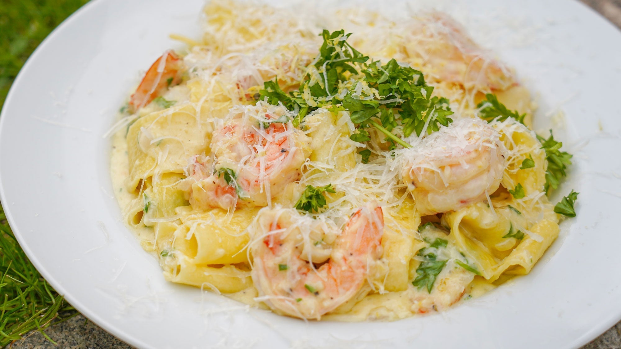 Cremige Sommerpasta mit Zitrone &amp; Riesengarnelen