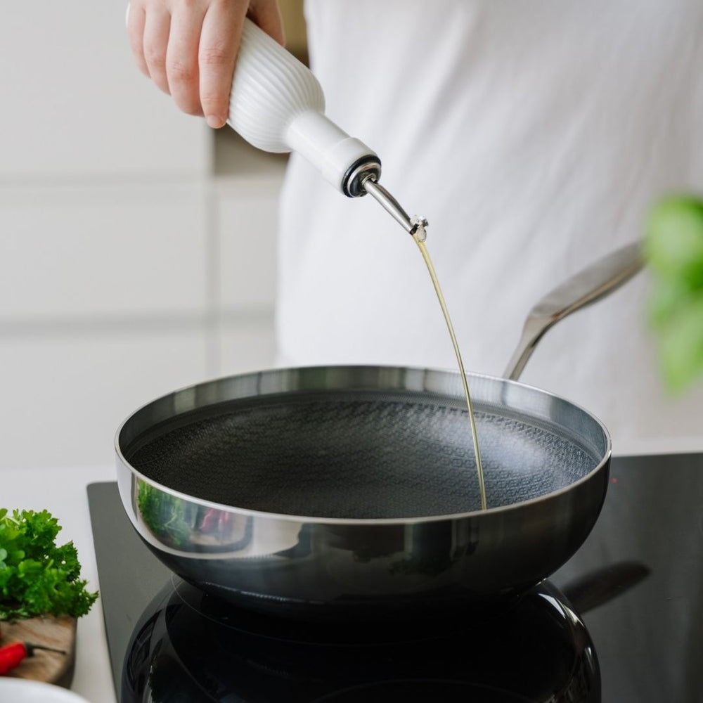 Wok auf dem Herd 