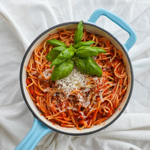 Pasta im Stieltopf aus emailliertem Gusseisen, 2 Liter, von Qookware