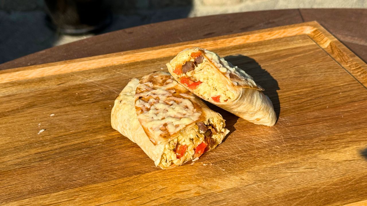 Breakfast Burritos mit Ei, Bacon und Käse