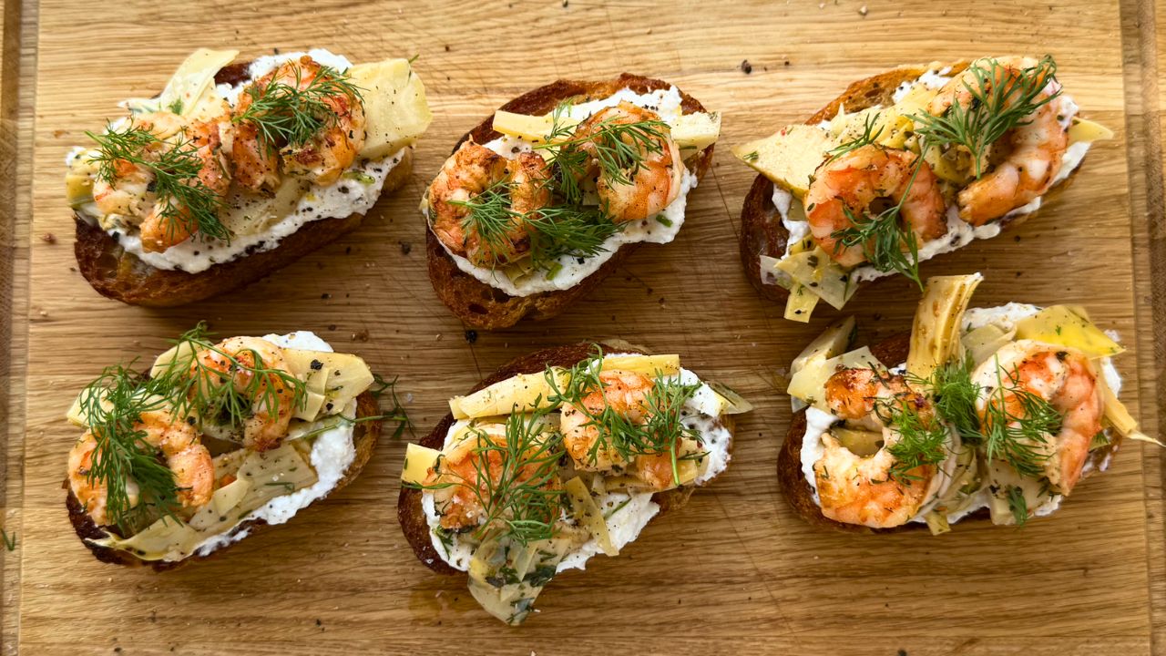 Bruschetta mit Artischocken, Riesengarnelen und Zitronenricotta