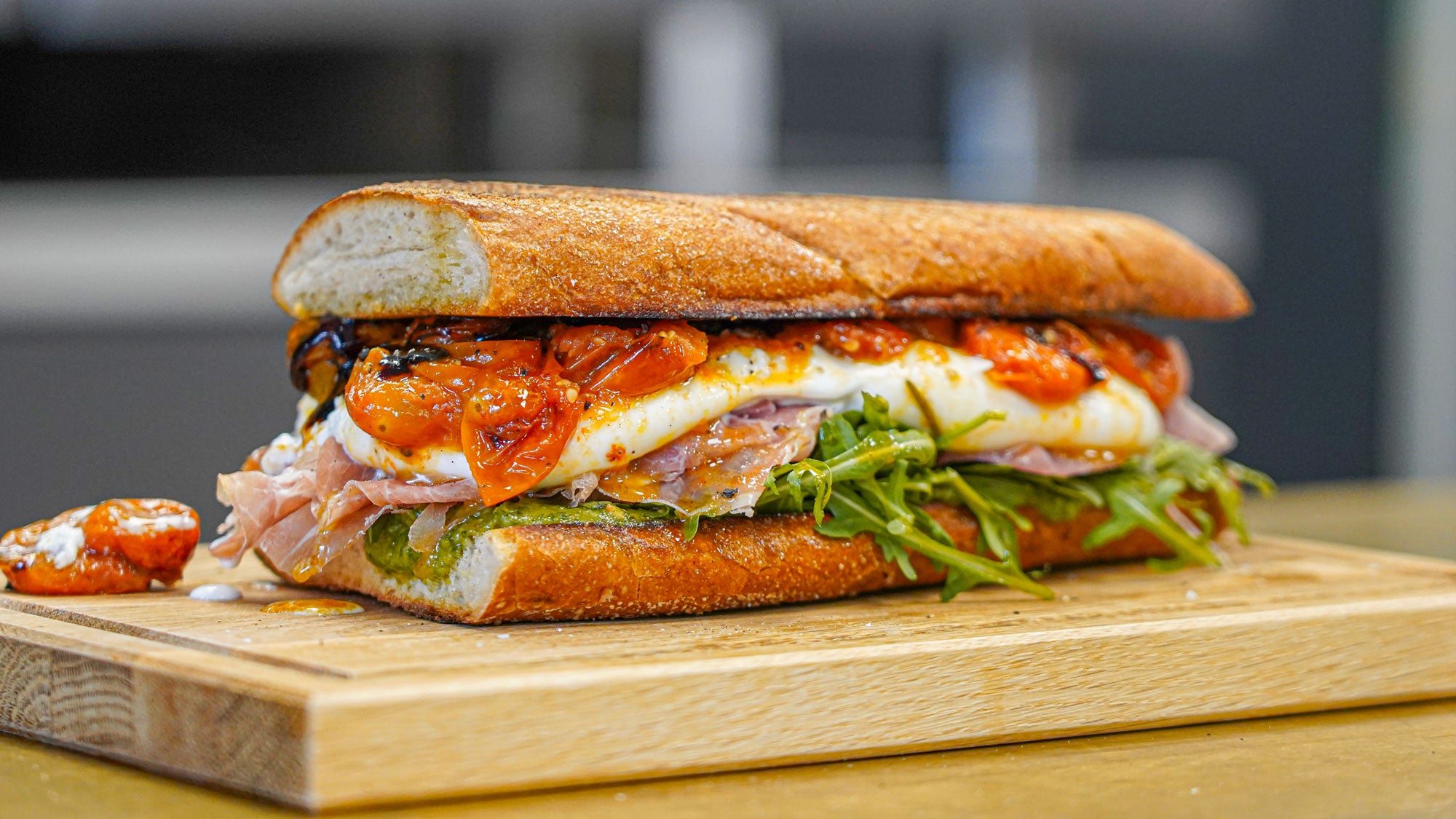 Muffuletta-Sandwich mit hausgemachtem Pesto