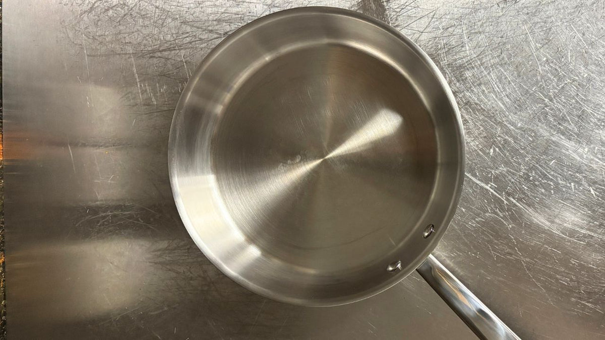 Reinigung von Pfannen und Töpfen aus Edelstahl