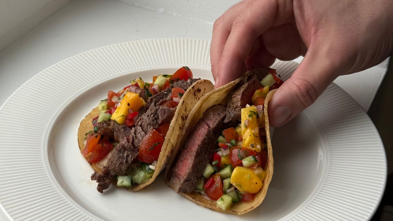 Steak-Tacos mit Avocadacreme und frischer Mango-Salsa – einfaches und leckeres Rezept