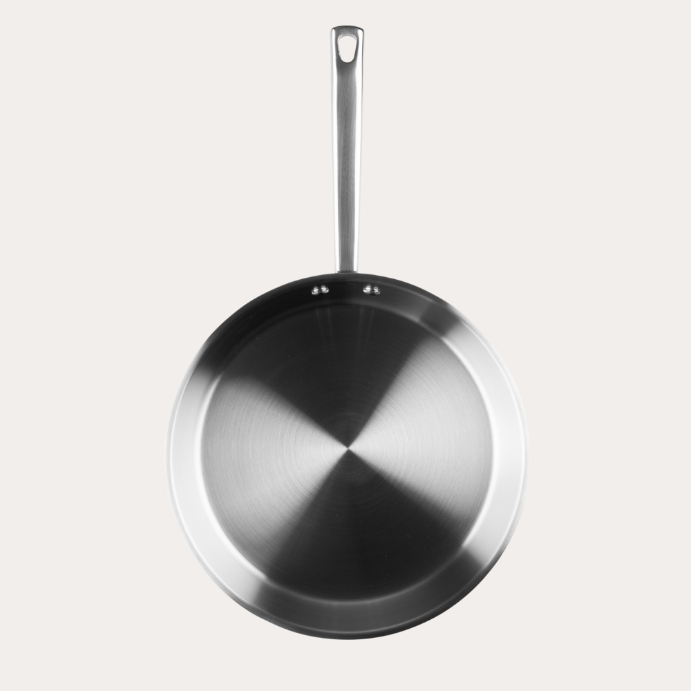ChefGrade Bratpfanne 28 cm aus Edelstahl – Detailaufnahme von Qookware