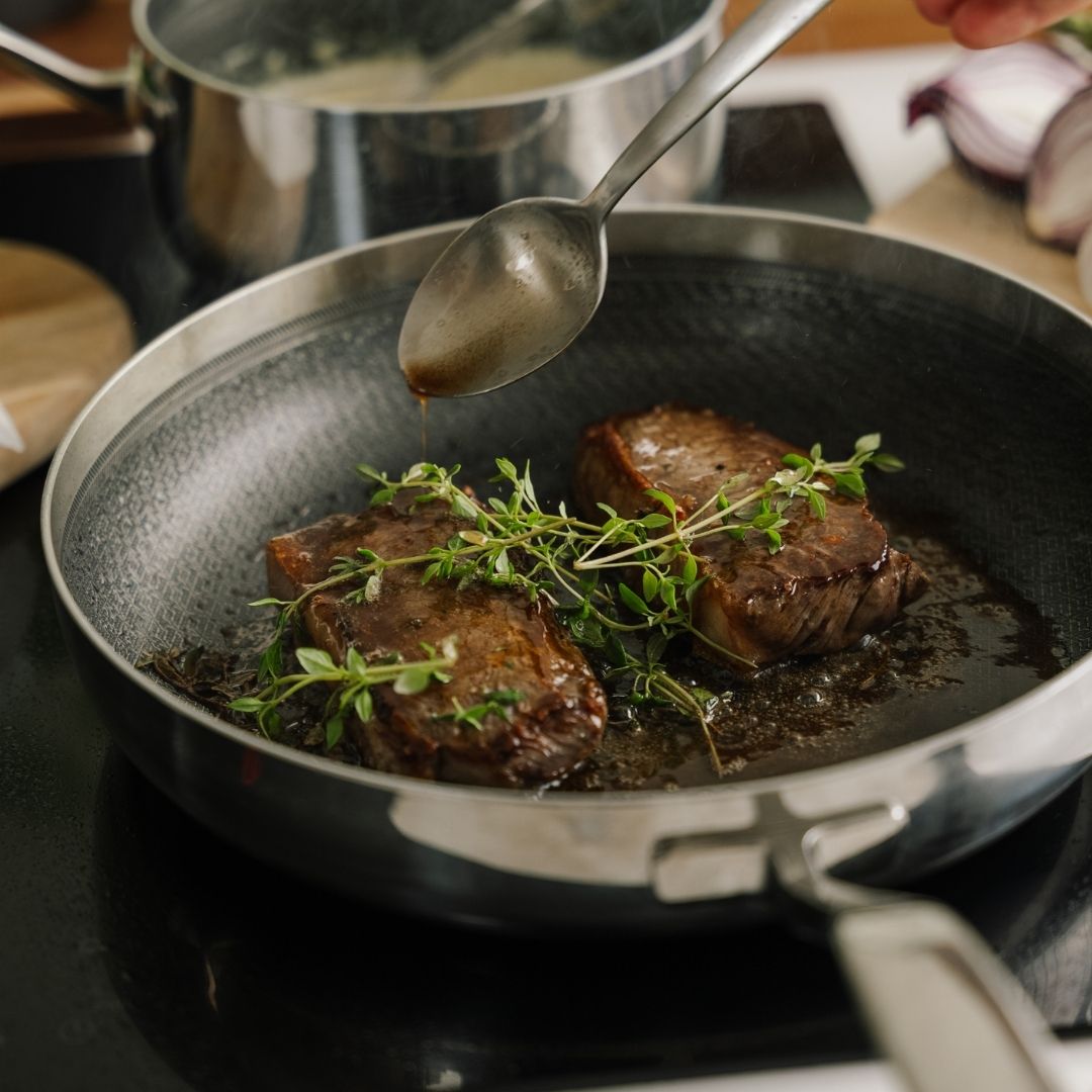 Steaks in einer Bratpfanne 28 cm 