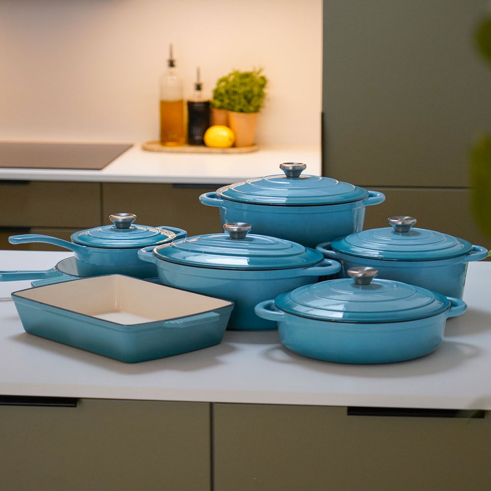 Großes Set aus emailliertem Gusseisen von Qookware