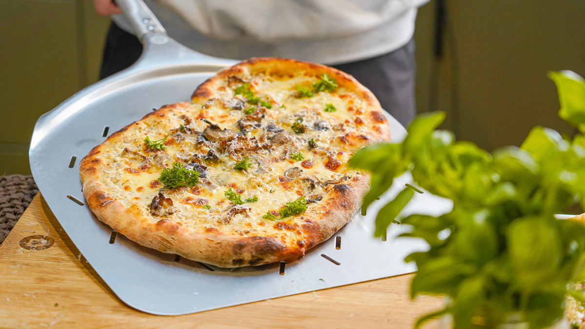 Trüffelpizza mit Pilzen