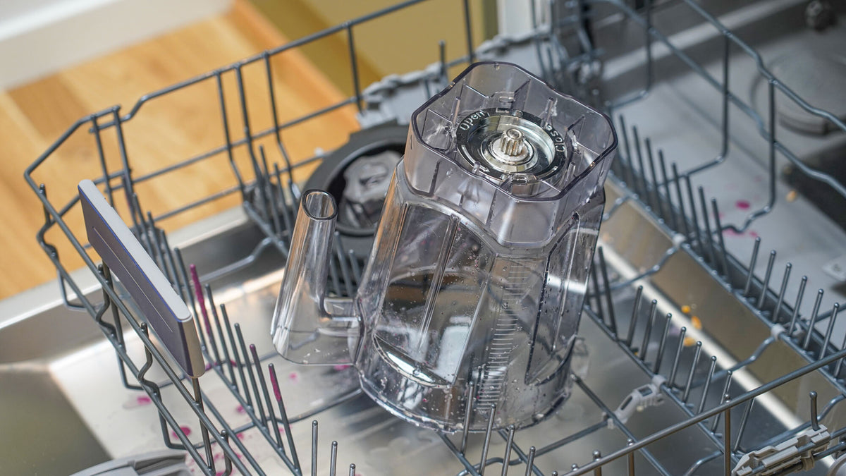 So reinigst du deinen Standmixer