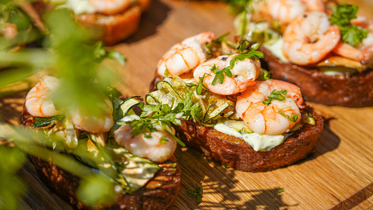 Bruschetta mit Ricotta, Zucchini, Riesengarnelen & Zitrone