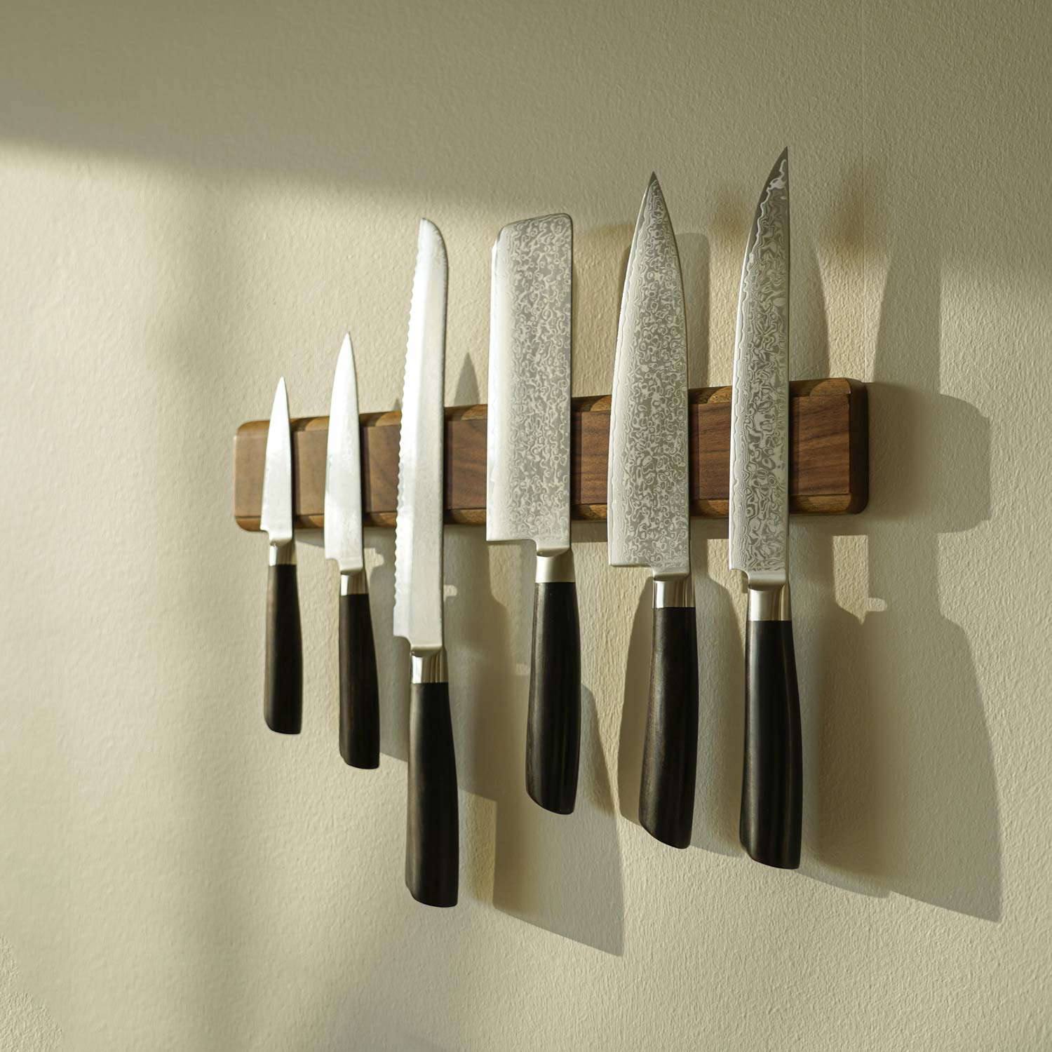 Messerset mit Holzgriffen