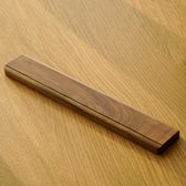 Wandmontierter Messermagnet aus Walnussholz