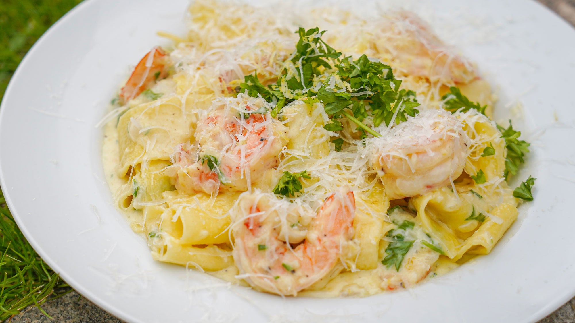 Cremige Sommerpasta mit Zitrone & Riesengarnelen
